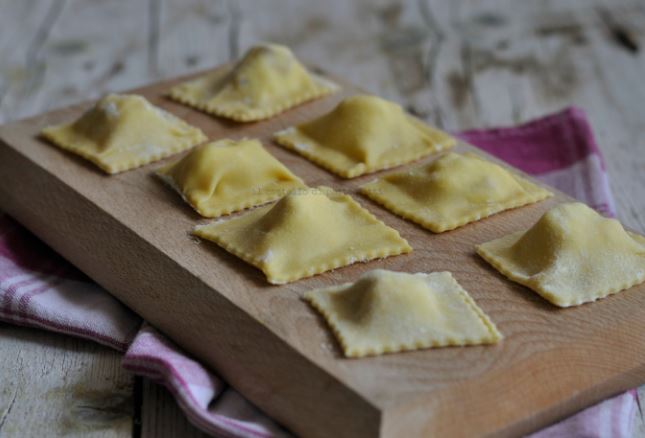 Ravioli di ceci con gambero rosso e tenerumi